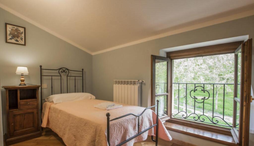 Agriturismo Podere La Casaccia ポッピ エクステリア 写真