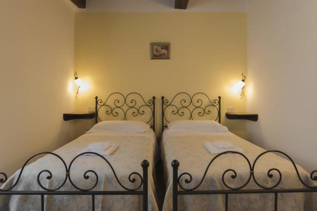 Agriturismo Podere La Casaccia ポッピ エクステリア 写真