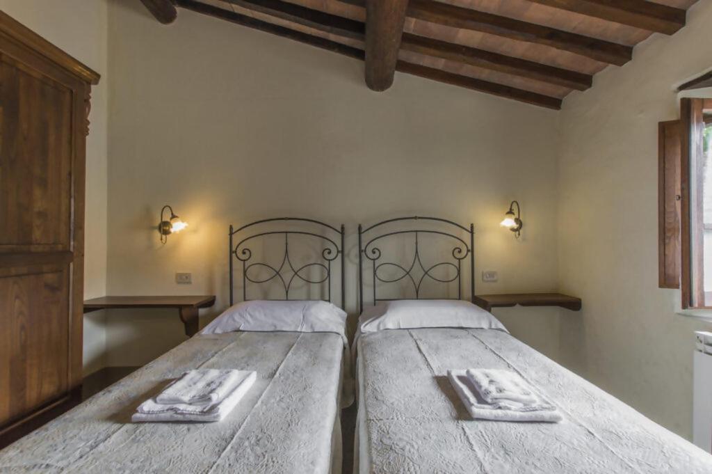 Agriturismo Podere La Casaccia ポッピ エクステリア 写真