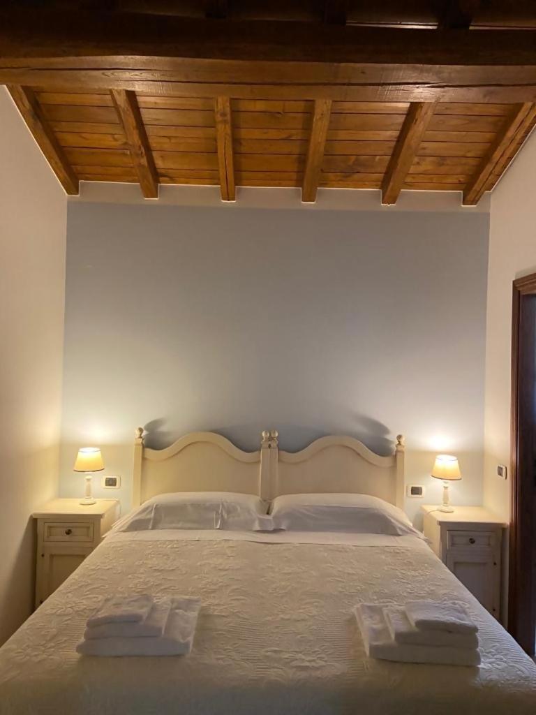 Agriturismo Podere La Casaccia ポッピ エクステリア 写真