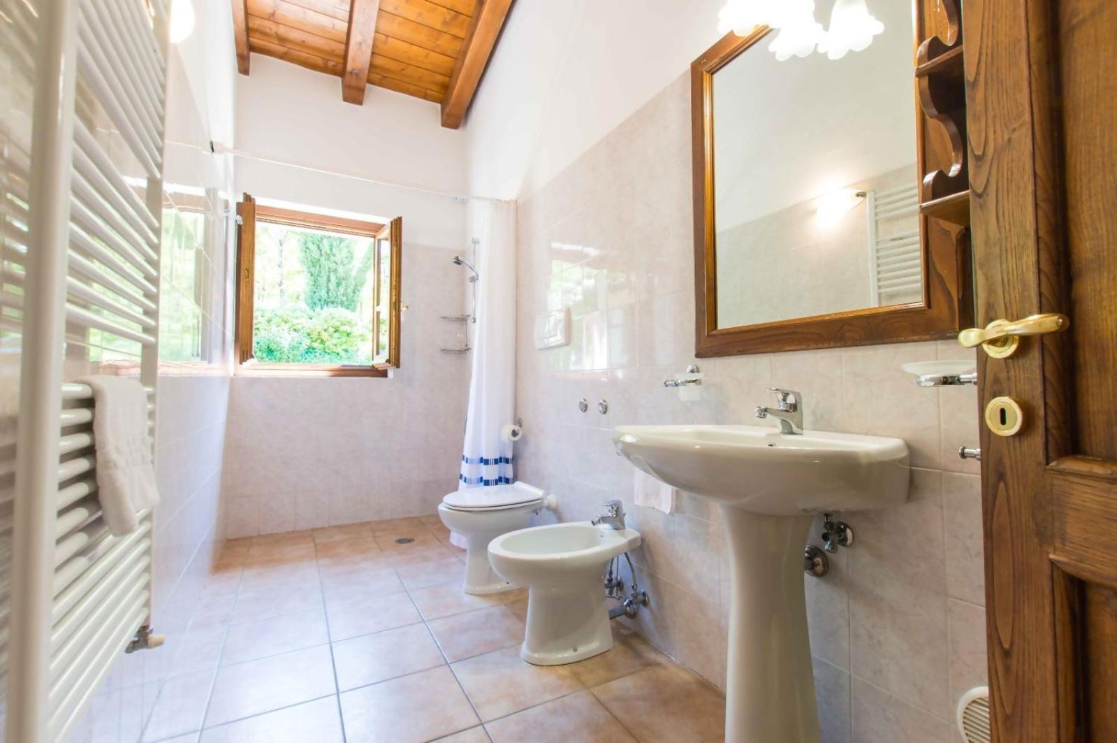 Agriturismo Podere La Casaccia ポッピ エクステリア 写真